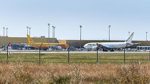 Die deutschen Sicherheitsbehörden gehen davon aus, dass hinter der Platzierung von Brandsätzen in Luftfracht-Paketen russische Auftraggeber stehen. Die deutschen Sicherheitsbehörden gehen davon aus, dass hinter der Platzierung von Brandsätzen in Luftfracht-Paketen russische Auftraggeber stehen.