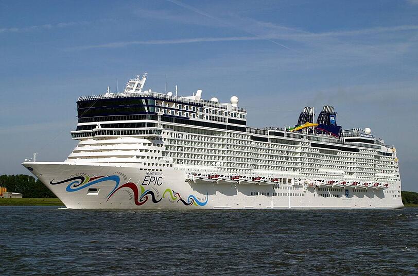 Das norwegische Schiff Norwegian Epic hat 155 000 Brruttoregistertonnen (BRT) ist 329  Meter lang und bietet Platz für 4631 Passagiere
