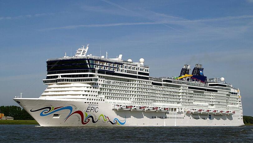 Das norwegische Schiff Norwegian Epic hat 155 000 Brruttoregistertonnen (BRT) ist 329 Meter lang und bietet Platz für 4631 Passagiere Das norwegische Schiff Norwegian Epic hat 155 000 Brruttoregistertonnen (BRT) ist 329 Meter lang und bietet Platz für 4631 Passagiere