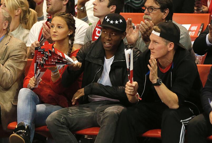 David Alaba mit Freundin Katja Butylina und Bastian Schweinsteiger.