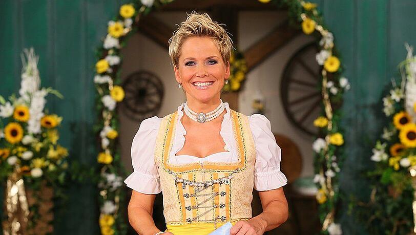 Inka Bause trägt gerne Dirndl bei "Bauer sucht Frau"