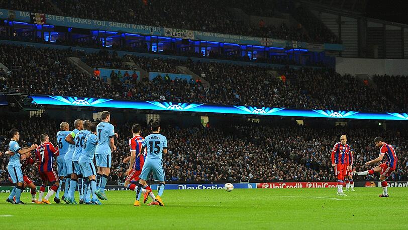 Traf per ausgeklügeltem Freistoß zum zwischenzeitlichen 1:1 gegen ManCity : Bayerns Xabi Alonso. Traf per ausgeklügeltem Freistoß zum zwischenzeitlichen 1:1 gegen ManCity : Bayerns Xabi Alonso.