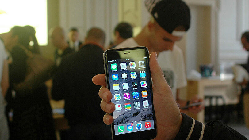 Kaum mit einer Hand zu bedienen: Das iPhone 6 Kaum mit einer Hand zu bedienen: Das iPhone 6