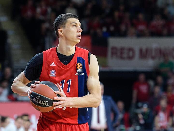 Basketball: Vladimir Lucic von München spielt den Ball. Foto: Matthias Balk/Archivbild