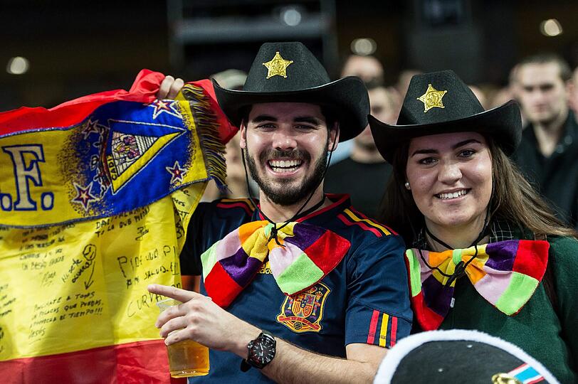 Schrille Outfits, skurrile Masken, schräge Typen, ausgelassene Stimmung: Bei der Handball-Europameisterschaft geben die Fans für ihre Teams tatsächlich alles. Die Bilder aus Polen...