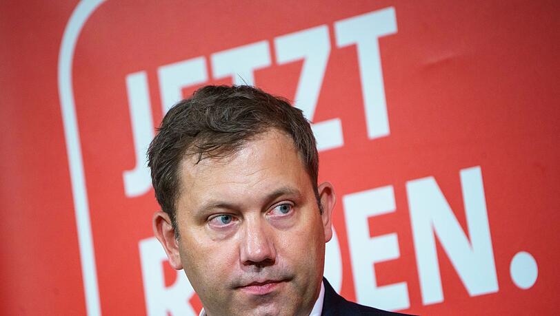 SPD-Boss Lars Klingbeil wurde in den Verwaltungsbeirat des FC Bayern berufen (Symbolbild). SPD-Boss Lars Klingbeil wurde in den Verwaltungsbeirat des FC Bayern berufen (Symbolbild).