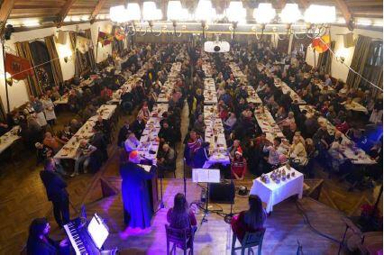 Wie auch im vergangenen Jahr lädt das Hofbräuhaus Wohnungslose Menschen zum Essen ein. Wie auch im vergangenen Jahr lädt das Hofbräuhaus Wohnungslose Menschen zum Essen ein.