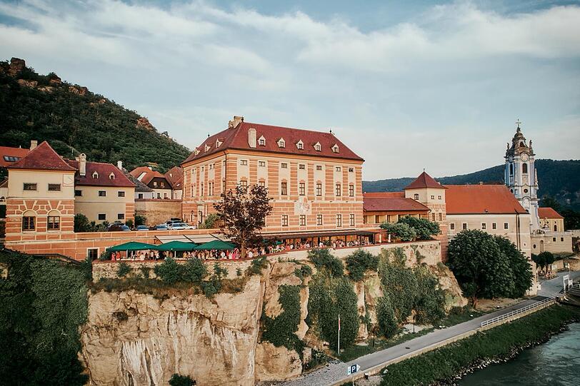 Ein fürstlicher Logenplatz: Das Hotel Schloss Dürnstein steht auf einem Felsen über der Donau.