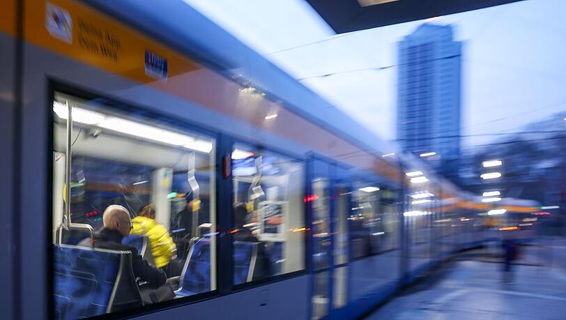 Den ÖPNV nutzten im ersten Halbjahr 5,7 Milliarden Menschen. (Archivbild)