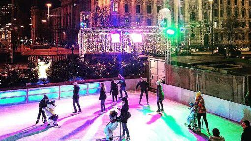 Erleuchtet: der Eiszauber am Stachus.