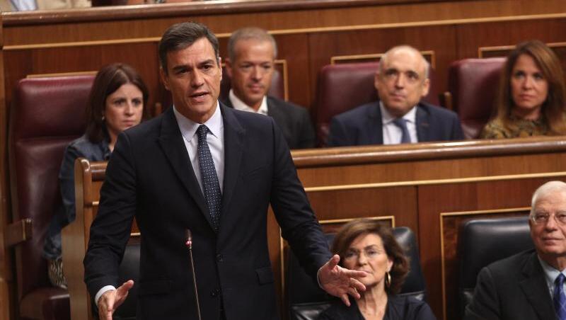 Pedro Sanchez (l.), amtierender Ministerpräsident von Spanien, während einer Kontrollsitzung im spanischen Parlament. Pedro Sanchez (l.), amtierender Ministerpräsident von Spanien, während einer Kontrollsitzung im spanischen Parlament.