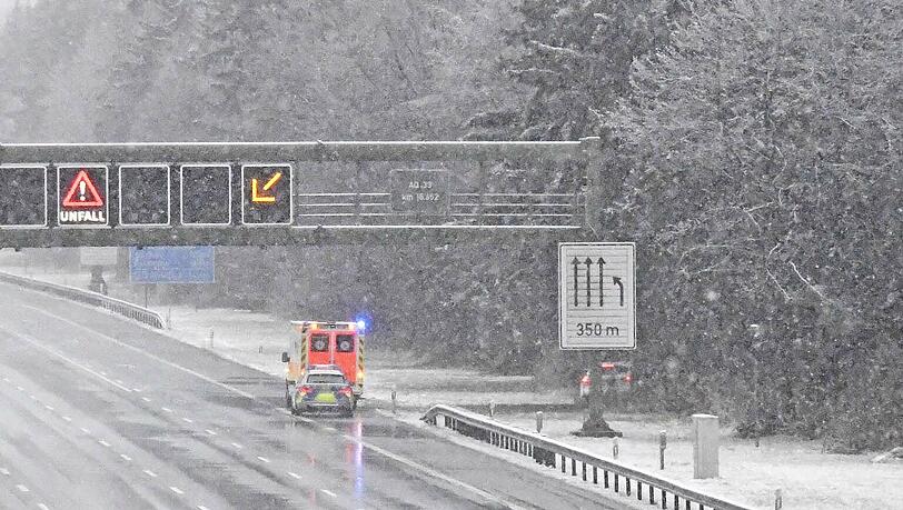 Zahlreiche Unfälle ereigneten sich am Sonntag. Zahlreiche Unfälle ereigneten sich am Sonntag.