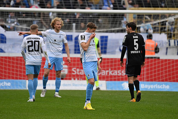 Sie wackelt derzeit: Die Löwen-Defensive um Yannick Deichmann und Jesper Verlaat.