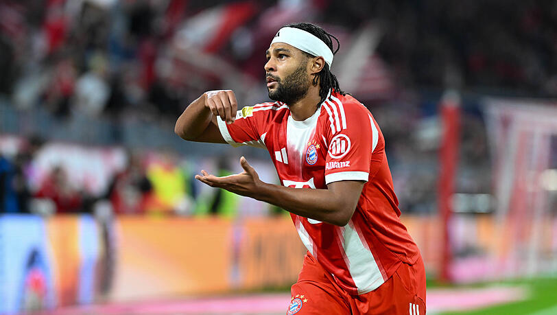 Serge Gnabry bei seinem Jubel mit der Rühr-Geste. Vielleicht für einen Matcha Latte? Abseits des Platzes investiert er in ein Unternehmen, das Milchalternativen entwickelt und produziert. Serge Gnabry bei seinem Jubel mit der Rühr-Geste. Vielleicht für einen Matcha Latte? Abseits des Platzes investiert er in ein Unternehmen, das Milchalternativen entwickelt und produziert.