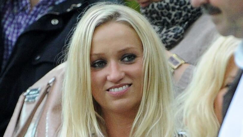 Mittlerweile ist Lukas Podolski schon seit zehn Jahren mit seiner Monika zusammen. 2011 hat das Paar geheiratet. Mittlerweile ist Lukas Podolski schon seit zehn Jahren mit seiner Monika zusammen. 2011 hat das Paar geheiratet.