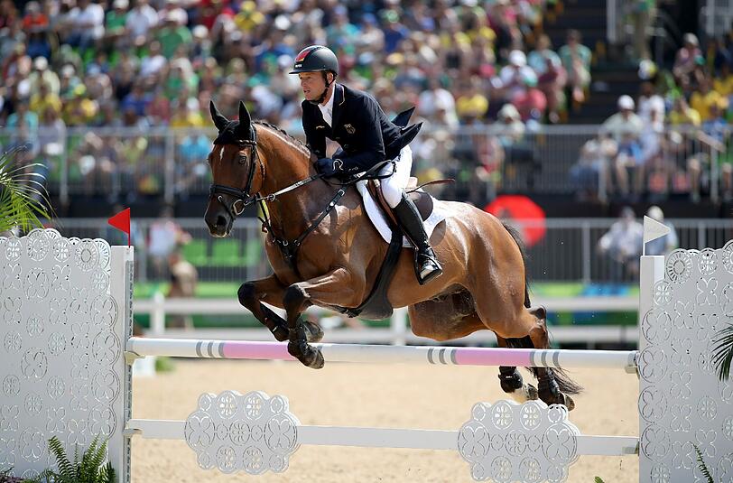 Michael Jung und sein Pferd Sam sicherten mit einem fehlerfreien Durchgang die erste deutsche Medaille in Rio.