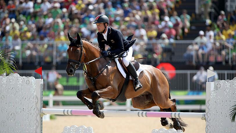Michael Jung und sein Pferd Sam sicherten mit einem fehlerfreien Durchgang die erste deutsche Medaille in Rio. Michael Jung und sein Pferd Sam sicherten mit einem fehlerfreien Durchgang die erste deutsche Medaille in Rio.