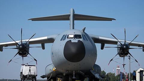 Das Archivbild zeigt einen Airbus A400M der Bundeswehr.