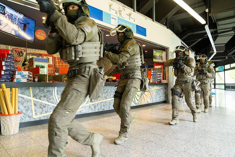 Nervenkitzel pur: Bei einem gro&szlig;en "Counter-Strike"-Turnier kommt es zum Gro&szlig;einsatz.