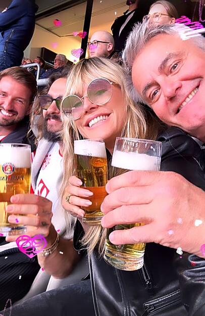 In der Allianz Arena hat Heidi Klum mit Ehemann Tom und Freunden das FC-Bayern-Spiel verfolgt. In der Allianz Arena hat Heidi Klum mit Ehemann Tom und Freunden das FC-Bayern-Spiel verfolgt.