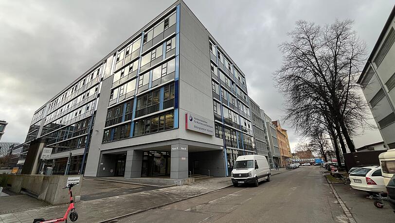 Blick auf die Berufsschule in der Mühldorfstraße. Blick auf die Berufsschule in der Mühldorfstraße.
