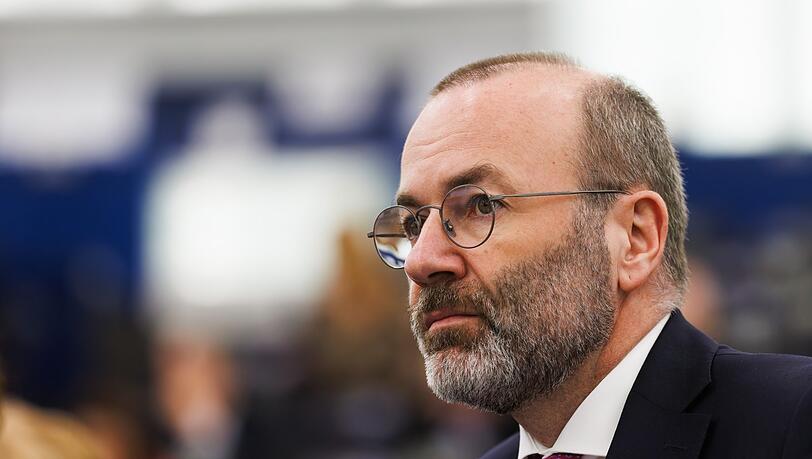 Mitglieder der EVP von Manfred Weber (CSU) sollen mit rechten Parteien Mehrheiten organisiert haben.