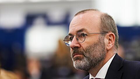 Mitglieder der EVP von Manfred Weber (CSU) sollen mit rechten Parteien Mehrheiten organisiert haben.