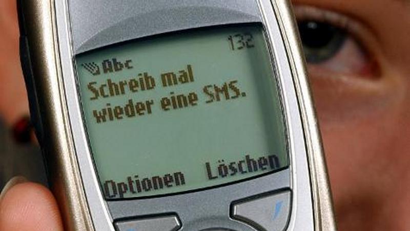 Flirtfalle Handy: Mit Lock-Mitteilungen wollen Abzocker-Firmen ihre Opfer ködern. Flirtfalle Handy: Mit Lock-Mitteilungen wollen Abzocker-Firmen ihre Opfer ködern.