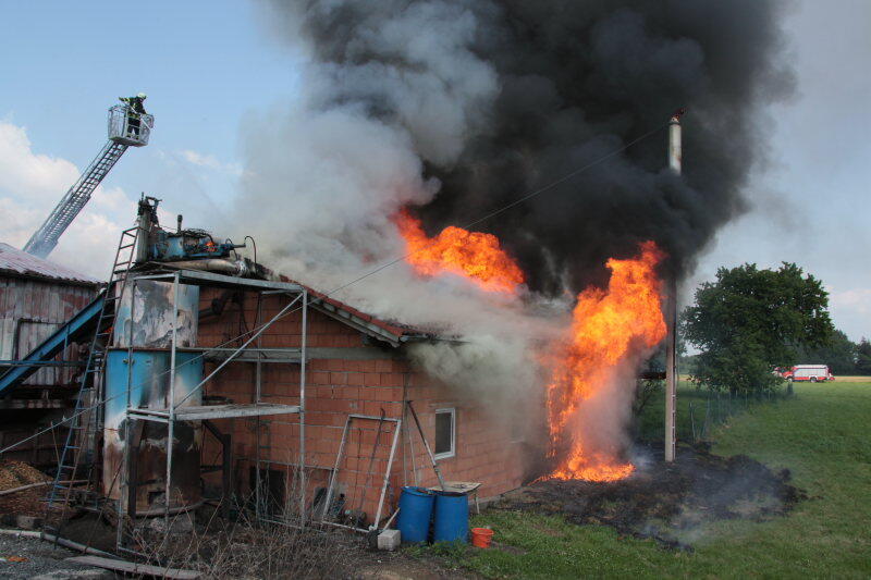 Landkreis Mühldorf am Inn: Polling: Großbrand auf dem Bauernhof - Bayern - Abendzeitung München