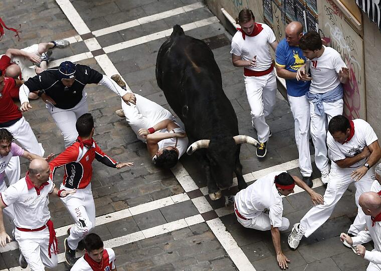 Stierhatz brutal: Aktuelle Bilder aus Pamplona.