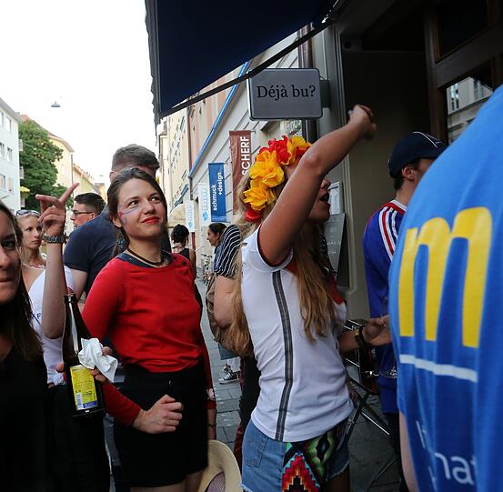 Beim Halbfinale gegen Frankreich müssen die Münchner Fans stark sein. Das zeigen die Bilder vom Public Viewing.