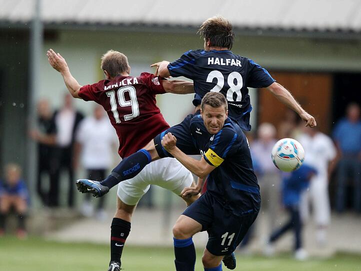 Daniel Halfar und Benny Lauth gegen Vlastimil Vilicka.
