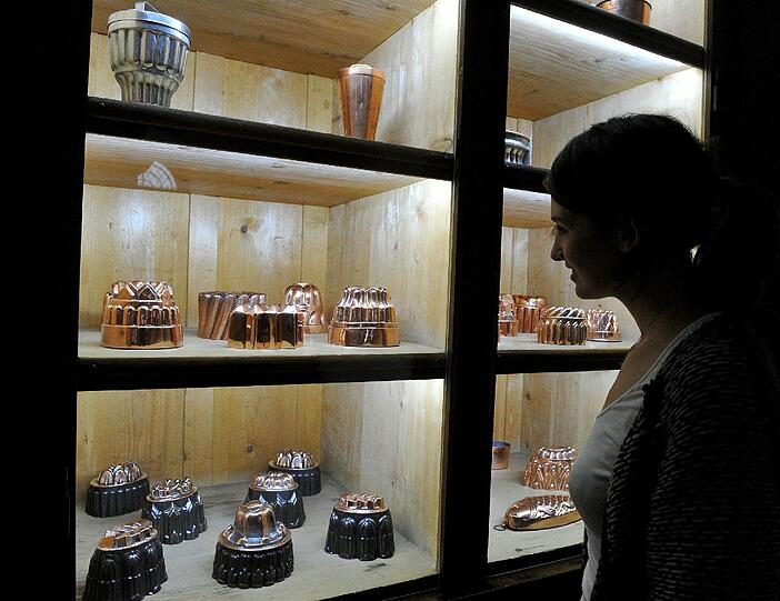 Auf Schloss Neuschwanstein wurden neue Exponate vorgestellt. Hier: Formen für Pudding und Eis.