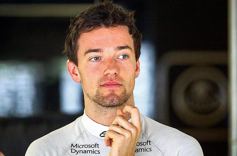 An seiner Seite fährt der US-Rookie Jolyon Palmer für den französischen Rennstall.