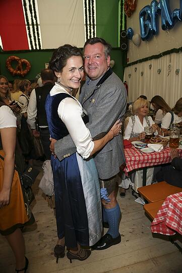 BMW Armbrustschießen: Josef Schmid zweiter Bürgermeister und Frau Nathalie