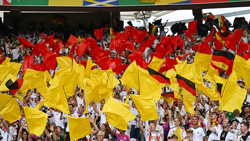 Die deutschen Fans standen während der EM geschlossen hinter ihrer Nationalmannschaft. Die deutschen Fans standen während der EM geschlossen hinter ihrer Nationalmannschaft.