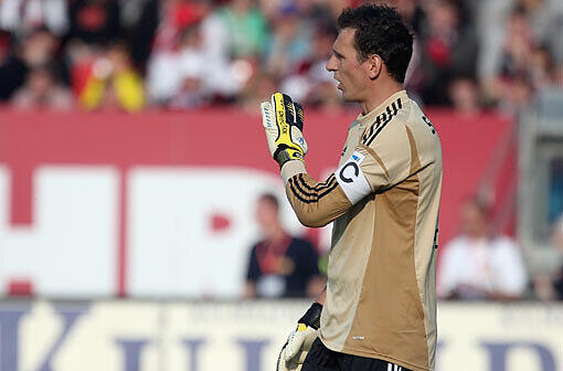 War nach dem 0:1 bedient: FCN-Keeper Raphael Schäfer.