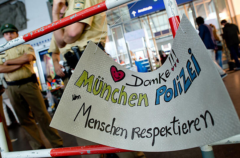 Die ersten knapp 100 Flüchtlinge sind in München eingetroffen.
