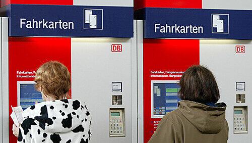 der 35-Jährige und seine Komplizen 2013 Fahrausweisautomaten der Deutschen Bahn geknackt. (Symbolbild). der 35-Jährige und seine Komplizen 2013 Fahrausweisautomaten der Deutschen Bahn geknackt. (Symbolbild).