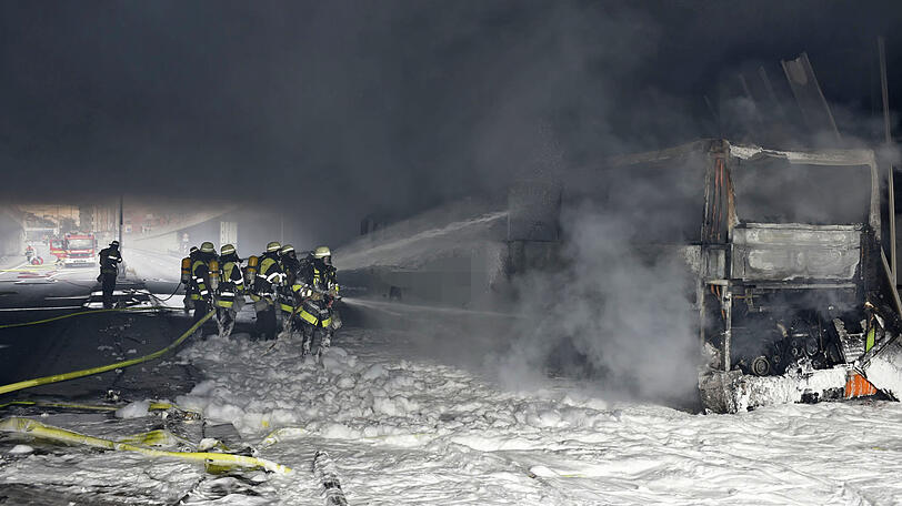 Weitere Bilder vom Feuerwehreinsatz am Mittleren Ring.