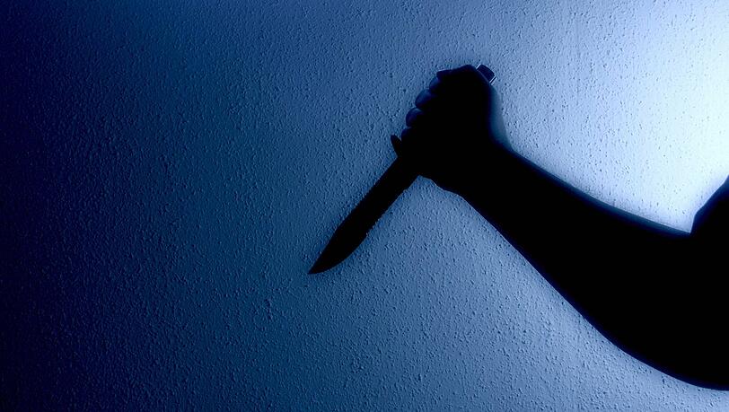 Der Mann trug zwei Messer bei sich. (Symbolbild)