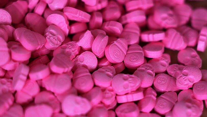 Das Paar soll Tausende Ecstasy-Tabletten verkauft haben. (Symbolbild)