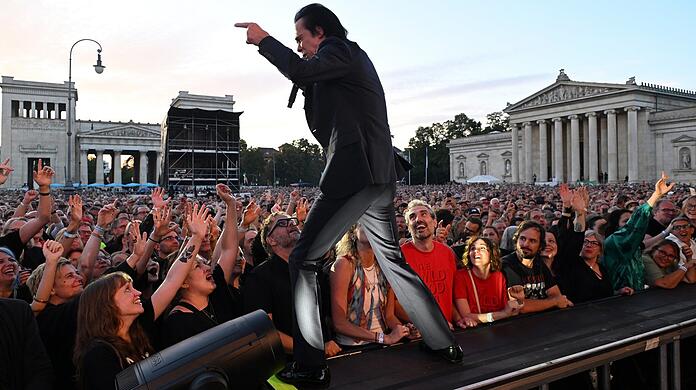Nick Cave spielt vor 13.500 Zuschauern auf dem Königsplatz. Nick Cave spielt vor 13.500 Zuschauern auf dem Königsplatz.