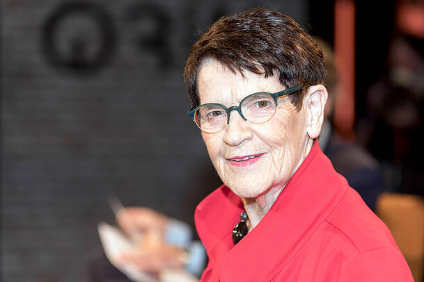 Rita S&uuml;ssmuth war von 1985 bis 1988 Bundesministerin f&uuml;r Jugend, Familie und Gesundheit und von 1988 bis 1998 Pr&auml;sidentin des Deutschen Bundestages. Die CDU-Politikerin starb am 1. Februar 2026 im Alter von 88 Jahren.