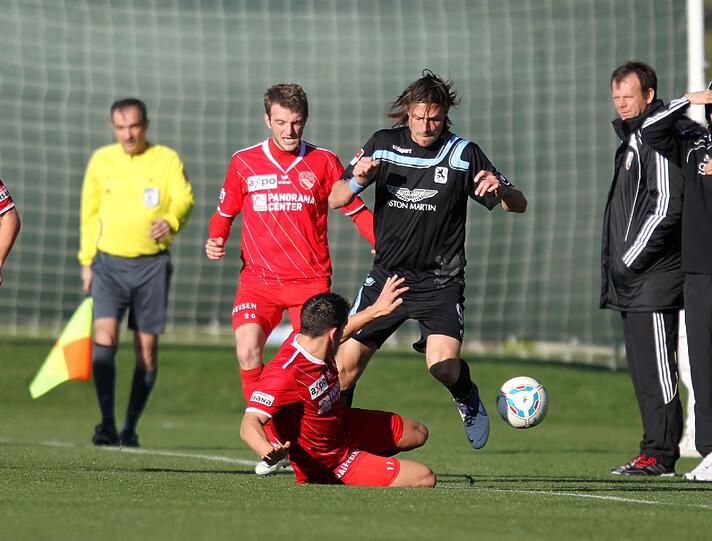 Mit 2:0 gewann der TSV 1860 München das Testspiel im Trainingslager in Belek gegen den FC Thun. Die besten Bilder der Partie.