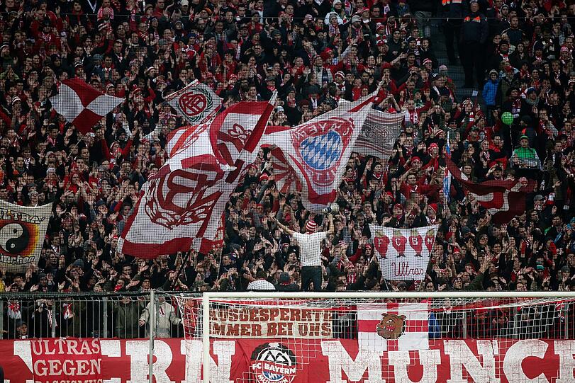 Die Bayern-Fans in der Südkurve. Foto: Rauchensteiner/AK