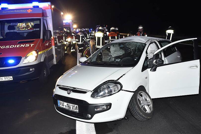 Der Audi hat den Fiat förmlich abgeschossen. Fünf Menschen, darunter ein Kind, wurden bei dem Unfall verletzt.
