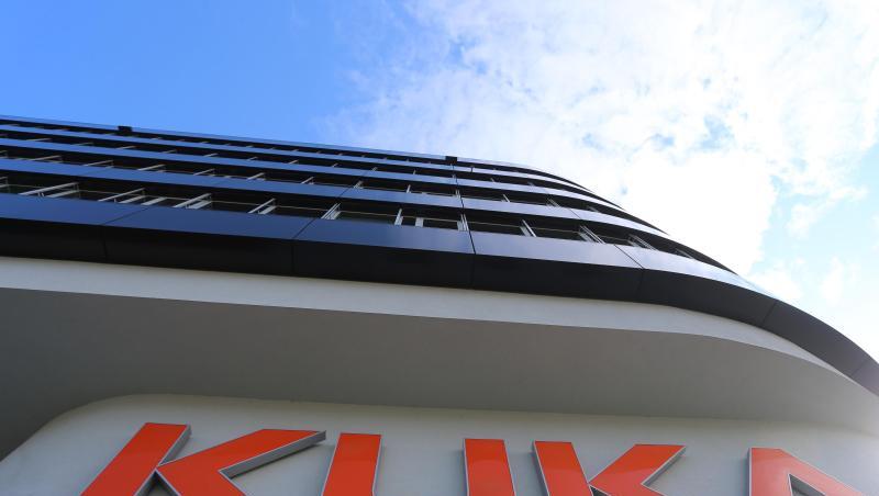 Das Logo des Roboterbauers Kuka aufgenommen am Hauptsitz des Unternehmens. Foto: Karl-Josef Hildenbrand/Archivbild Das Logo des Roboterbauers Kuka aufgenommen am Hauptsitz des Unternehmens. Foto: Karl-Josef Hildenbrand/Archivbild