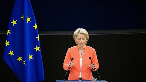 Ursula von der Leyen, Präsidentin der Europäischen Kommission, äußert sich zur Lage der EU.
