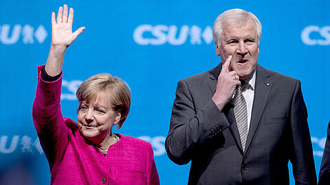 "Wer jetzt 'weiter so' ruft, hat nicht verstanden" - CDU und CSU streiten über den Kurs nach der Bundestagswahl.